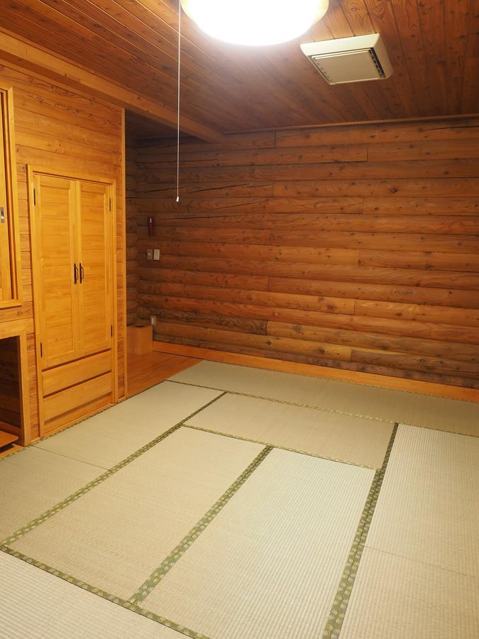 Log Hotel Larch Lake Kanayama Minamifurano Habitación foto